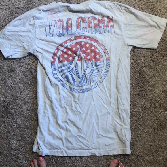 Red White and Blue Volcom T-Shirt!! - Picture 3 of 4
